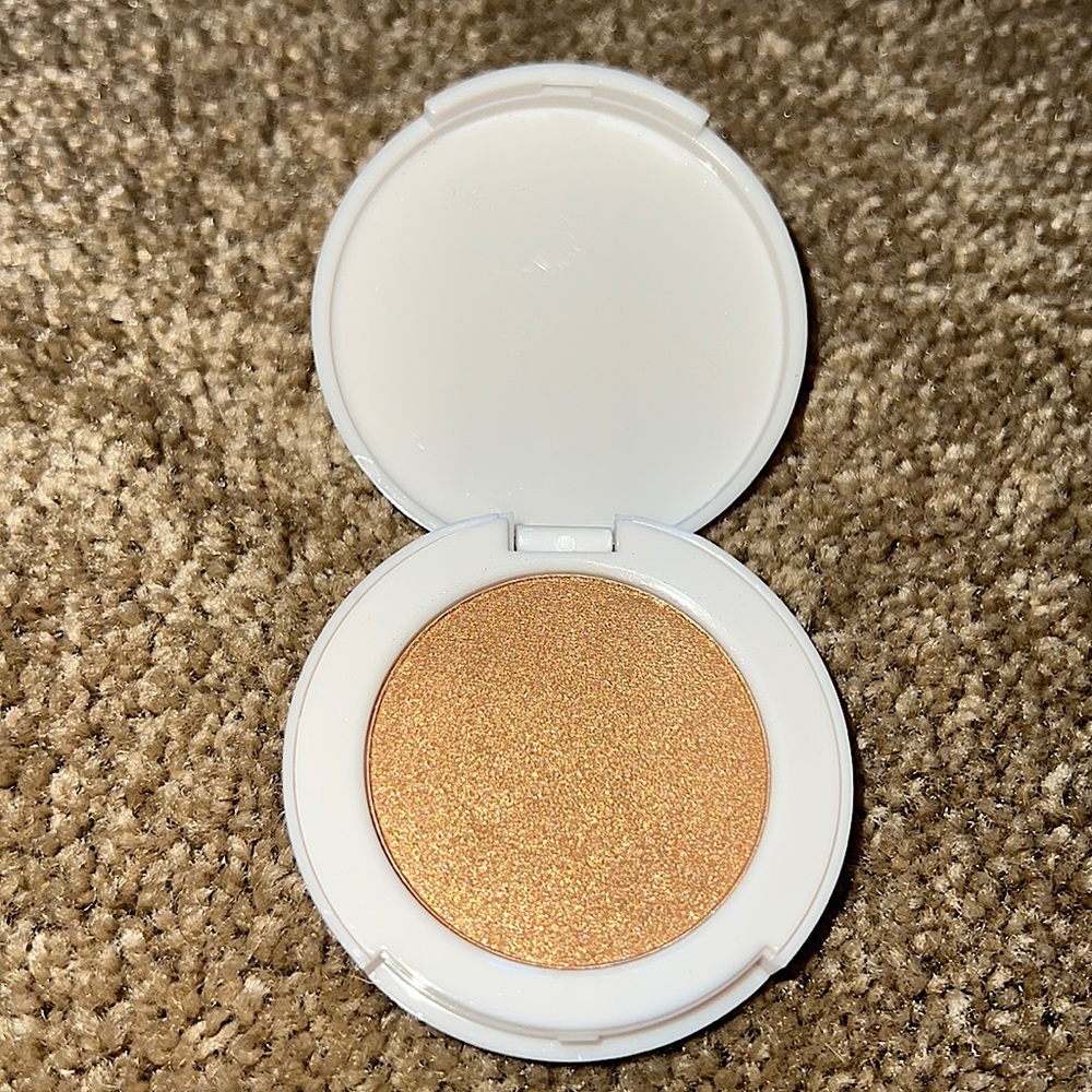 Coloured Raine Focal Point GlowLighters Pressed Highlighter - Your Treat